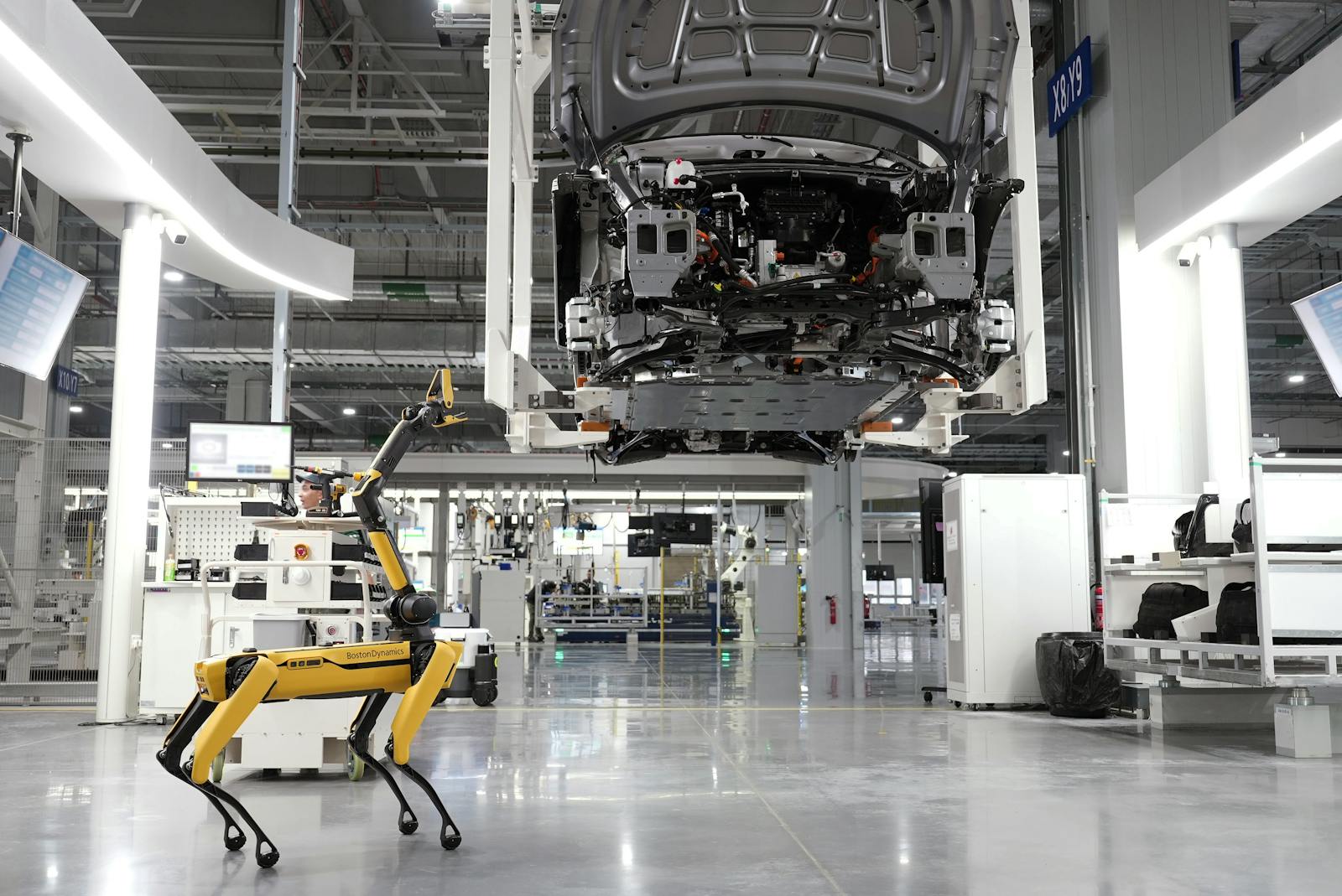 SupremeCall.com - Boston Dynamics Robot in a Car Factory